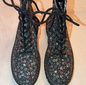 Sincerely Jules boots sz 9 new